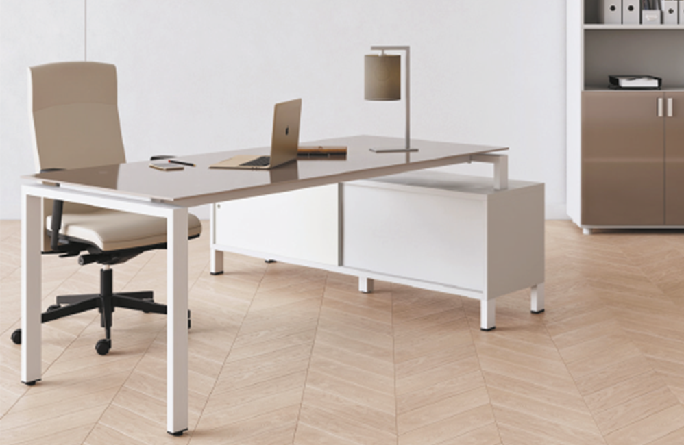 HOLI.E Concept - Aménagement espace de travail - Bureau de directeur avec fauteuil confortable et design